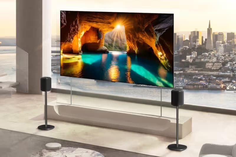 テレビが消えた。「LG W6 Wallpaper TV」は、映像だけを壁に貼る魔法だ。