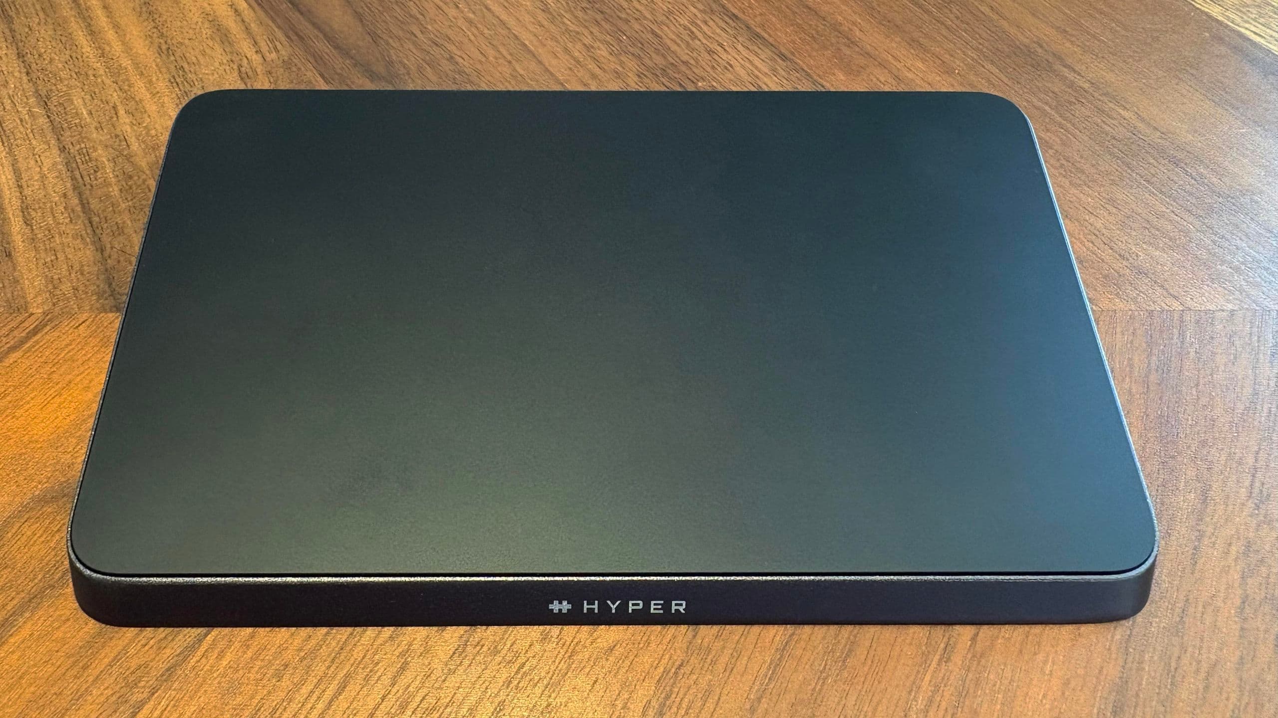 指が浮いても、操作できる。「HyperSpace Trackpad Pro」は、2次元のデスクに「高さ」を持たせた。