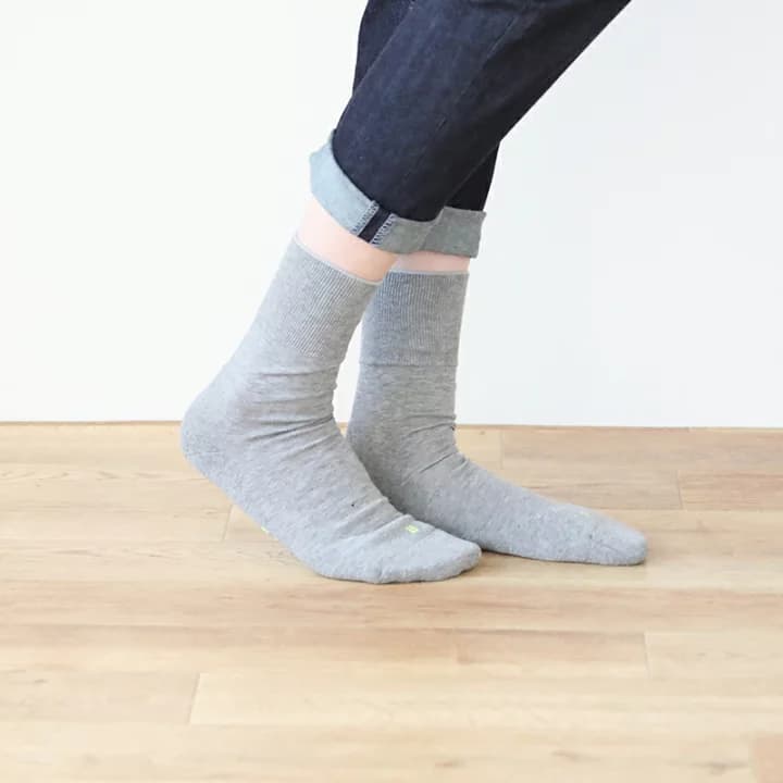 たかが靴下、されどドイツ製。「FALKE」は、左右非対称で歩きを変える。