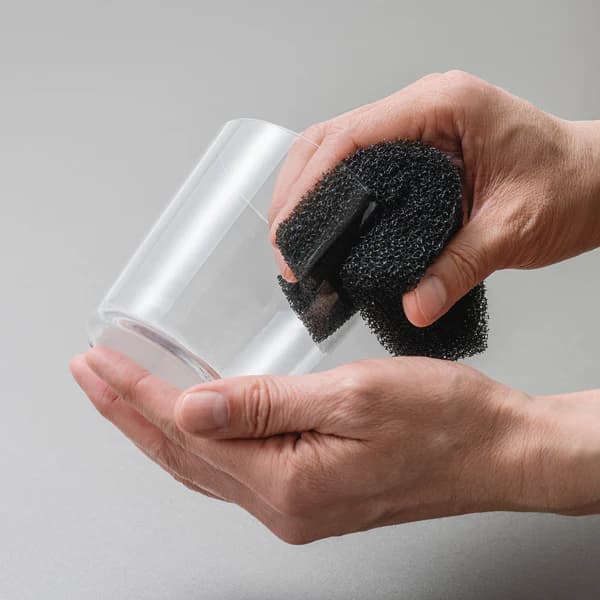 「洗い物」をモバイルする時代。TENT「TEILE」は、洗剤とスポンジを“ガジェット”に変換する。