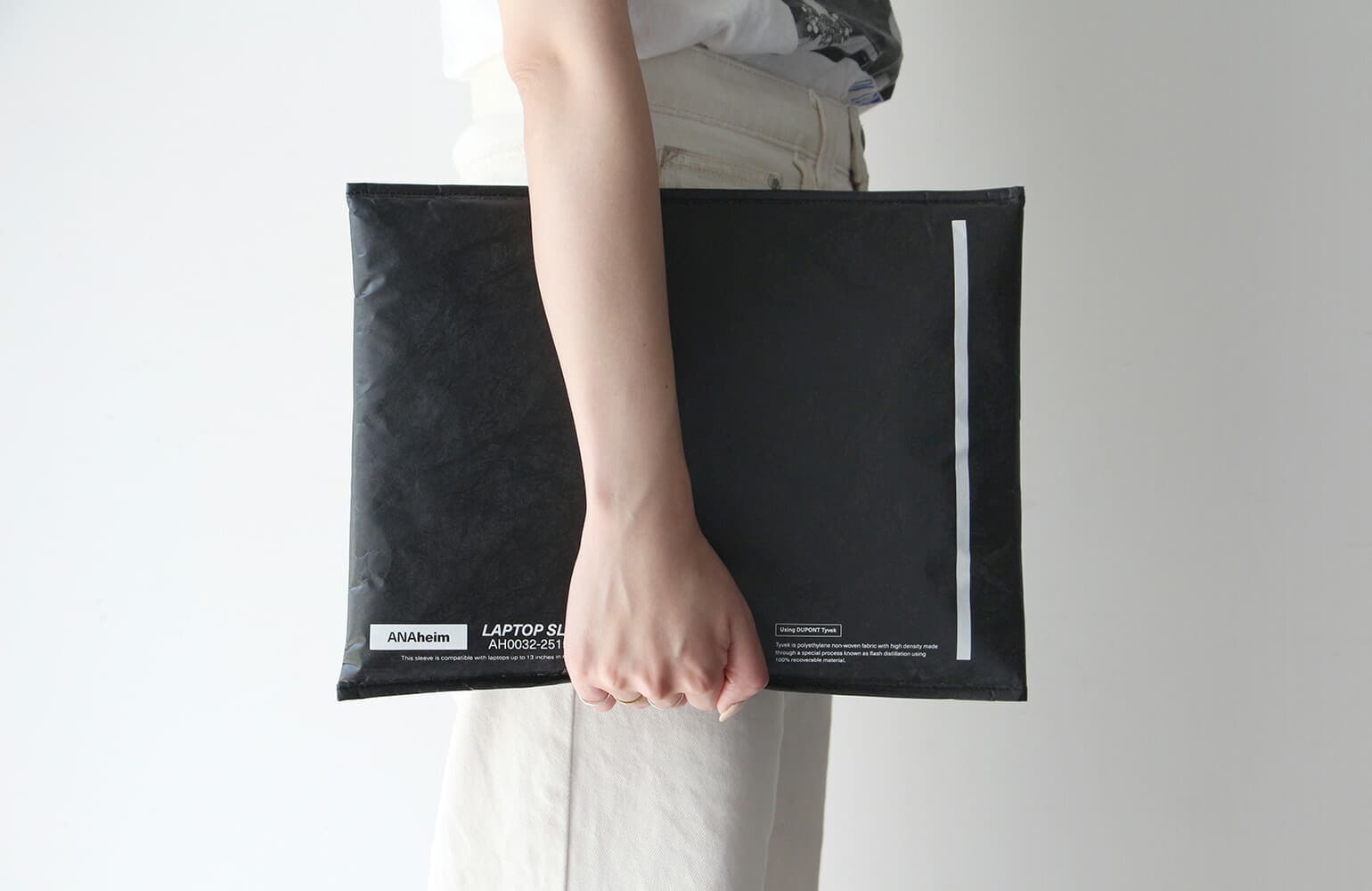 【驚きの40g】PCケース「ANAheim Laptop Sleeve」の魅力とは?