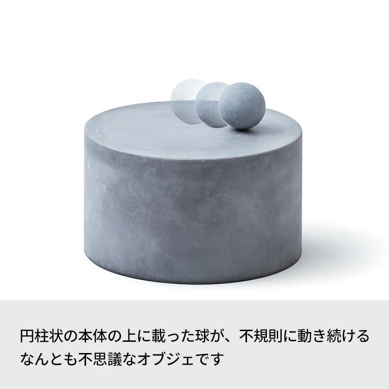 円柱状の本体の上に小さな球が載ったティッキングバグ