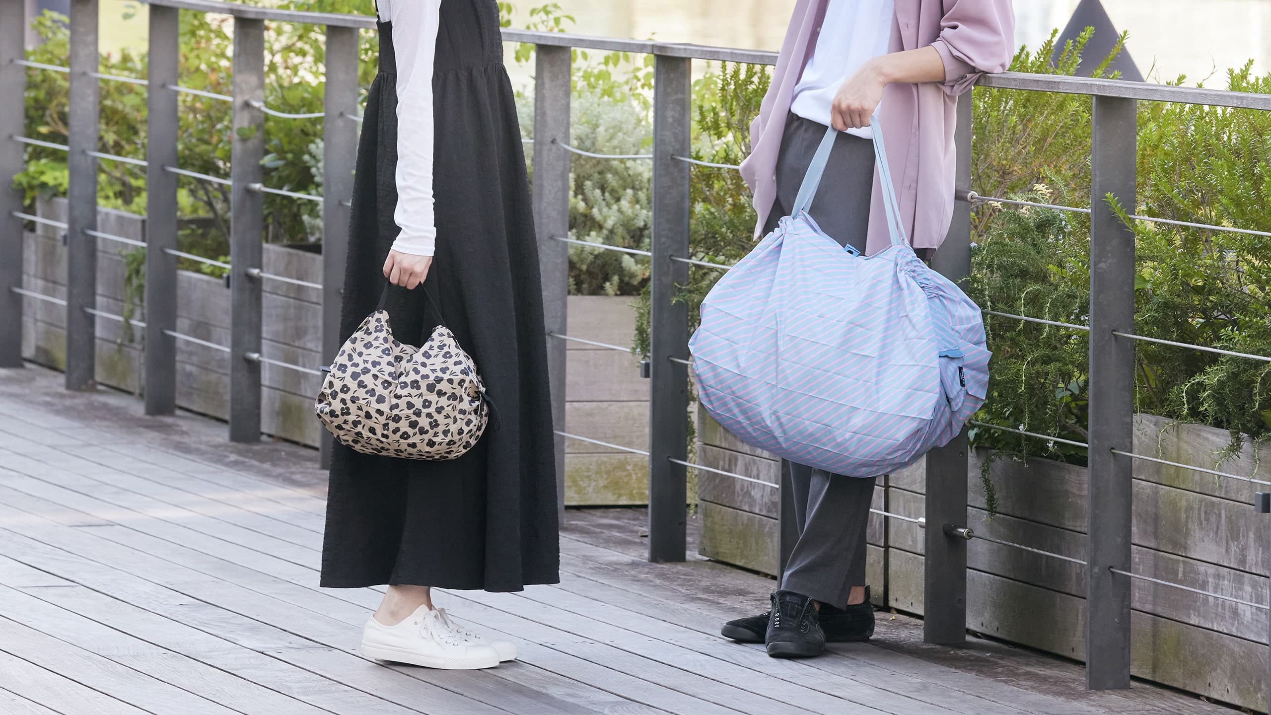 たたみ方を、設計する。エコバッグ「Shupatto」は、物理演算で布を格納する快感装置です。